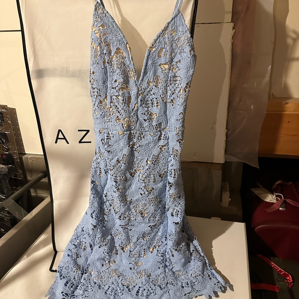 Elegant Backless Lace Dress in Light Blue